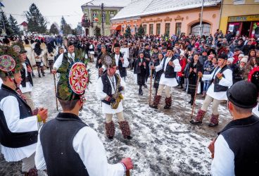 2016_12_28_0_1_foto-video-13-cete-de-juni-au-jucat-in-centrul-salistei_1518