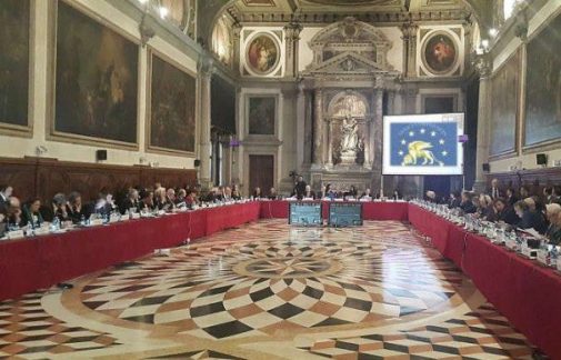 Comisia de la Veneția int.