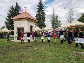 36660316_1323983357735502_3208763478361767936_n