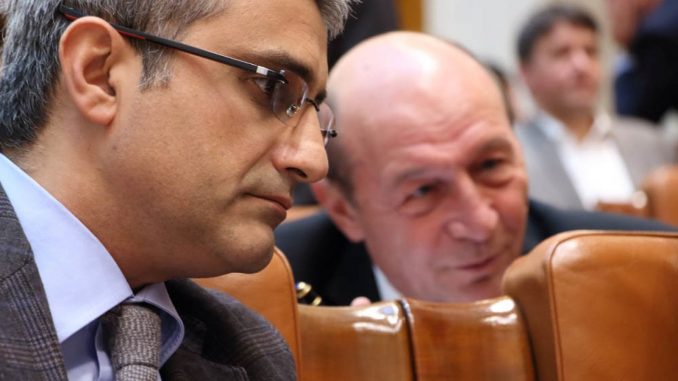 robert-turcescu-traian-basescu.z2j93cs68w-1-678x381