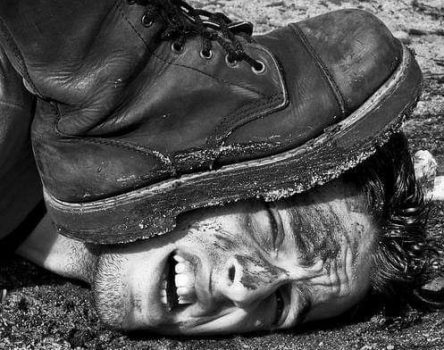 CAP SUB TALPĂ - DEMOCRAȚIE (2)