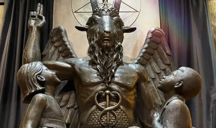 BELZEBUT statue satanica