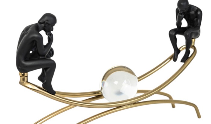 ECHILIBRU - statueta-moderna-echipa-in-echilibru-cu-bila-aurie