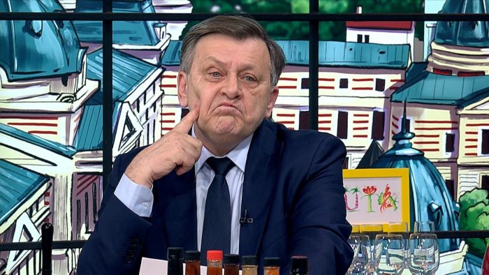 Crin Antonescu bate obraz