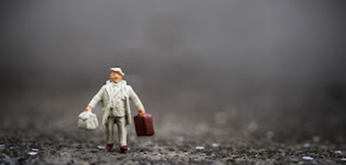 SILUETĂ - BAGAJE - EMIGRARE