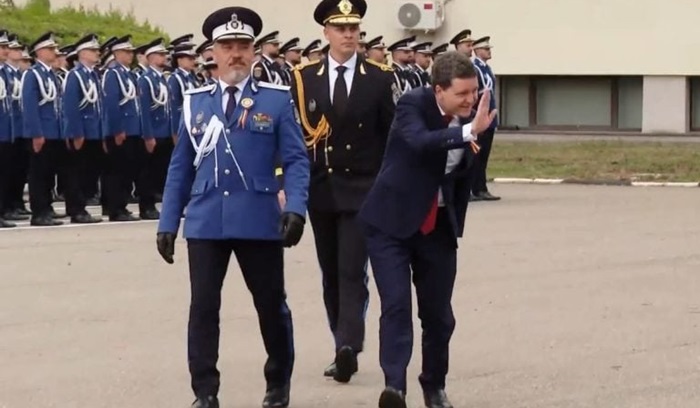 Nicusor salut GARDA DE ONOARE