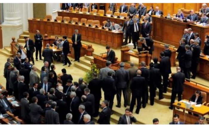 PARLAMENT politicieni CIRC