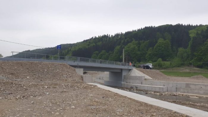 pod-peste-paraul-Zizin-850x479