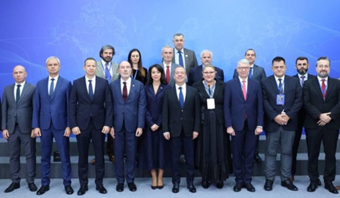 Diana Iovanovici-Șoșoacă & medvedev